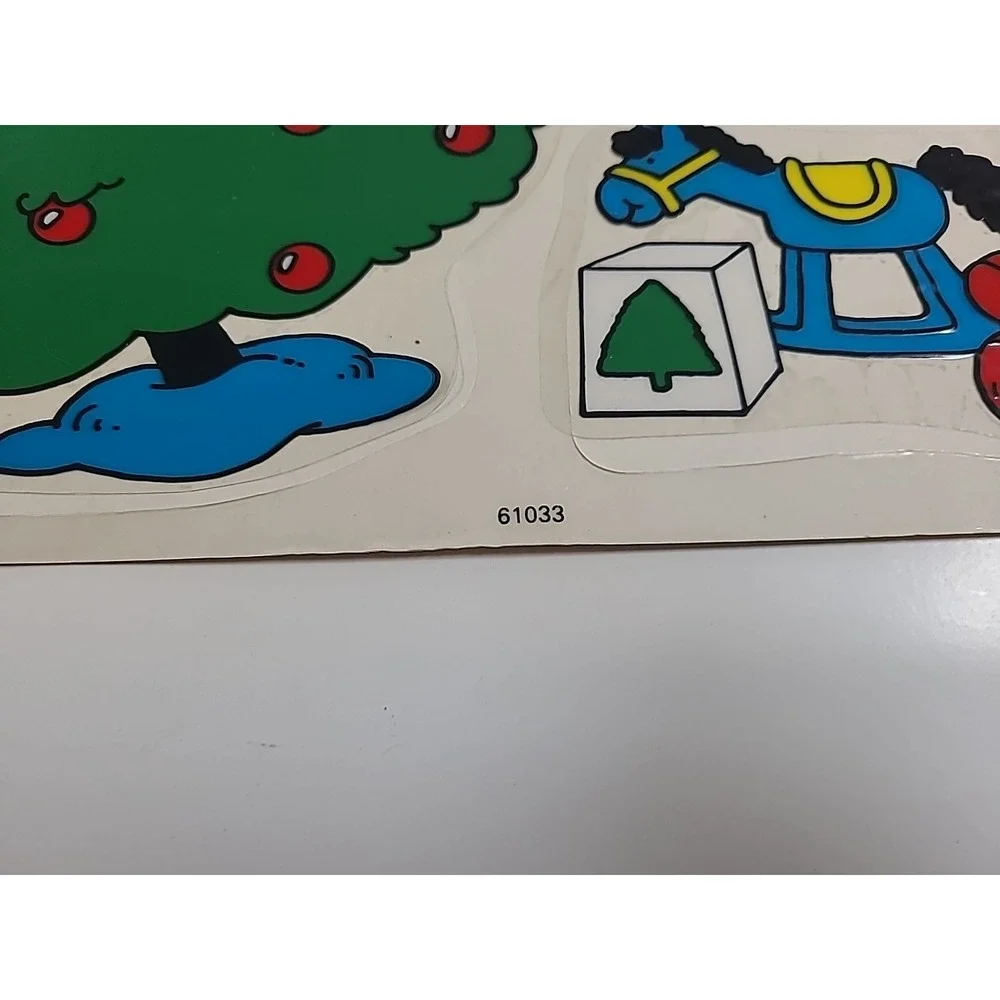 Classic Clings Non-Adhesive Window Decorations Christmas Theme 2 Sheets‎
